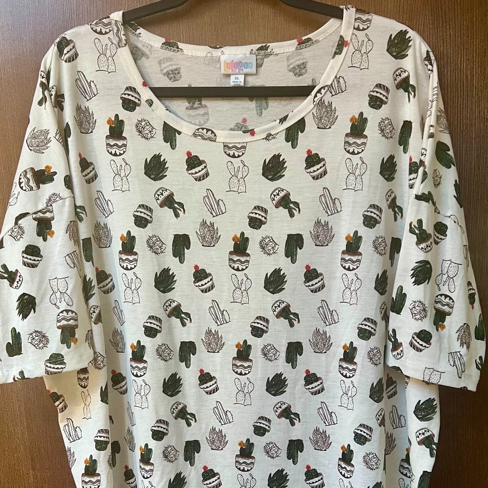 $35 LuLaRoe ladies Irma cactus print on white size XL